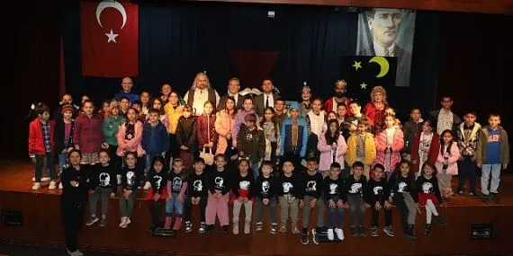 Başkan Çerçioğlu Nazilili Çocukları Tiyatro İle Buluşturdu haberi