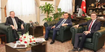 Başkan Ergin, Özgür Özel'e Ayvalık çalışmalarını anlattı haberi