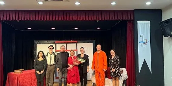 Bayraklı’da tiyatro keyfi  “Sırf Cinayet” tiyatro oyunu beğeni kazandı haberi