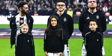 Beşiktaşlı futbolcular mor gözlüklerle sahaya çıktı haberi