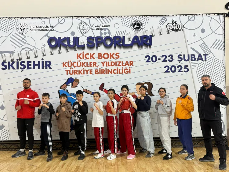 Bilecik Pazaryerili kick boksçular madalyalara doymuyor haberi