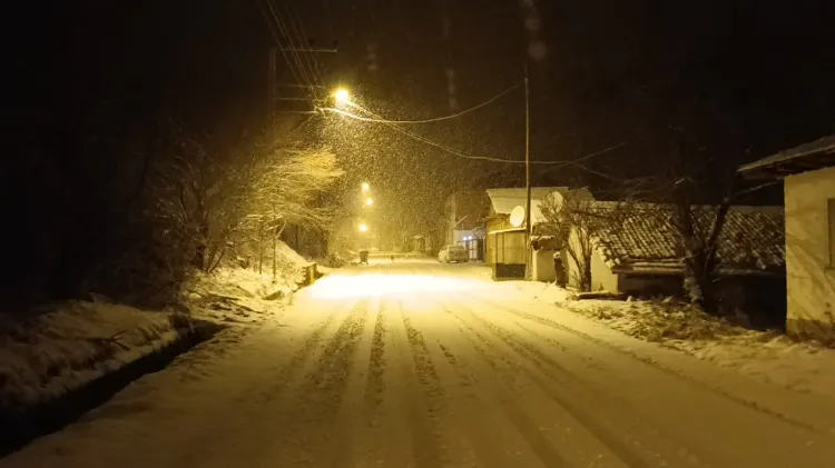 Bilecik Pazaryeri’nde kar yağışı etkili oluyor haberi