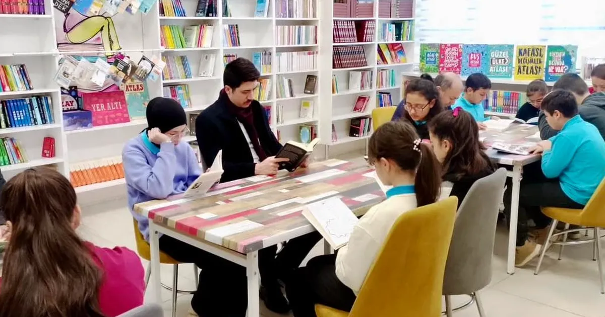 Bilecik'te Pazaryeri Kaymakamı öğrencilerle kitap okudu haberi