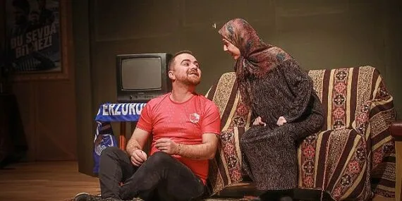 Bir Günde İki Oyun Sahnelendi haberi