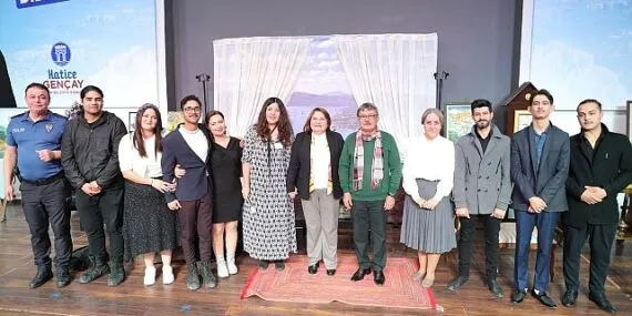 Birçok ödüle layık görülen “Ağaçlar Ayakta Ölür” adlı tiyatro oyunu Didim Belediyesi Tiyatro Topluluğu tarafından sergilendi haberi