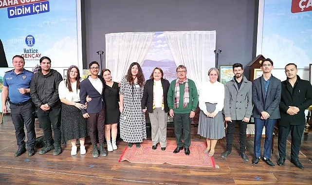Birçok ödüle layık görülen “Ağaçlar Ayakta Ölür” adlı tiyatro oyunu Didim Belediyesi Tiyatro Topluluğu tarafından sergilendi haberi