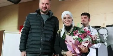 Buca’da sahnelenen Taksiratli Şekibe oyunu izleyenlerden tam not aldı haberi