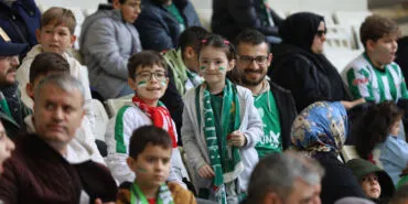 Bursa Büyükşehir 300 çocuğa Bursaspor çoşkusu yaşattı haberi