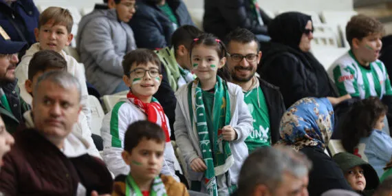 Bursa Büyükşehir 300 çocuğa Bursaspor çoşkusu yaşattı haberi