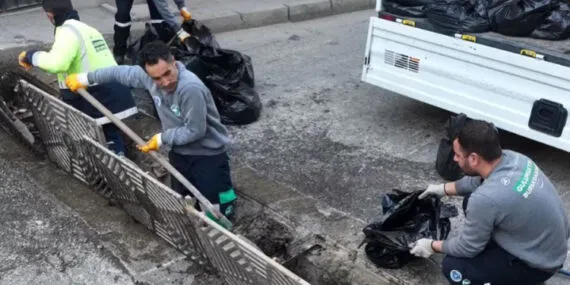 Bursa Büyükşehir’den taşkın risklerine karşı ızgara temizliği haberi