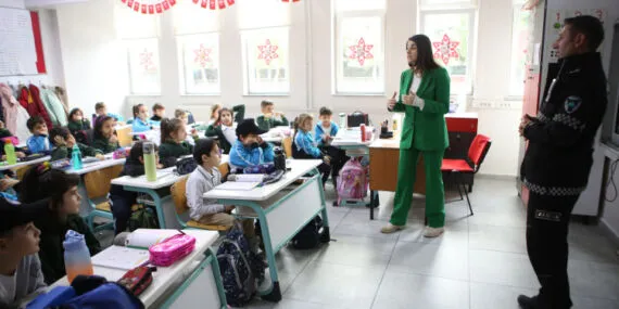 Bursa Nilüferli minikler zabıtaları yakından tanıyor haberi