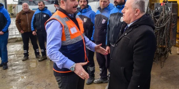 Bursa Yenişehir'de kar çalışmaları aralıksız sürdü haberi