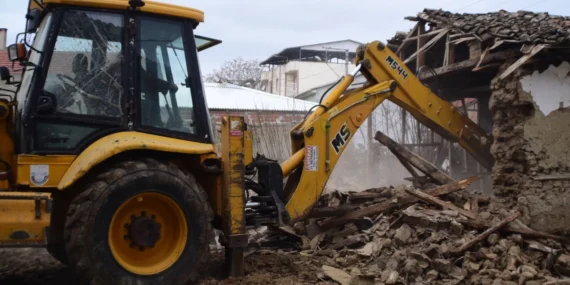 Bursa Yenişehir’de metruk binalar yıkılıyor haberi