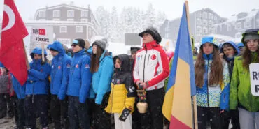 Bursa'da genç kayakçılar piste çıktı haberi