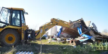 BursaYenişehir’de kaçak yapılar tek tek yıkılıyor haberi