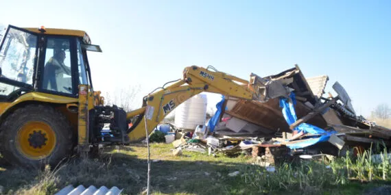 Bursa Yenişehir’de kaçak yapılar tek tek yıkılıyor haberi