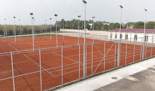 Büyükşehir, Kocaeli’nin en kapsamlı tenis merkezini tamamladı  Tenis tutkunları için eşsiz bir tesis haberi