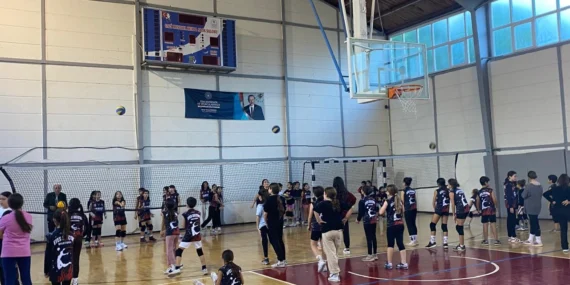 Çocuklar kışı sporla geçiriyor haberi