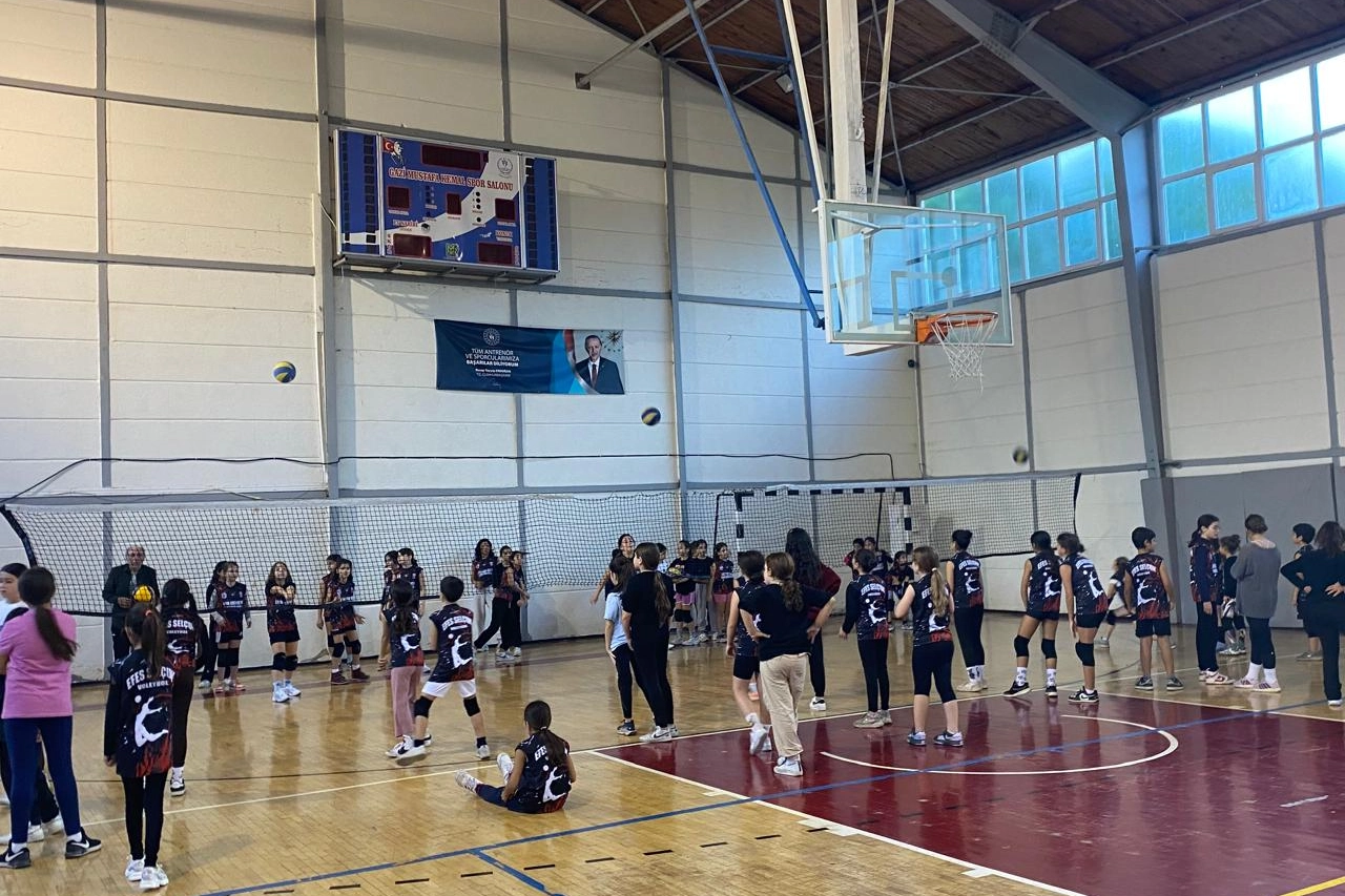 Çocuklar kışı sporla geçiriyor haberi