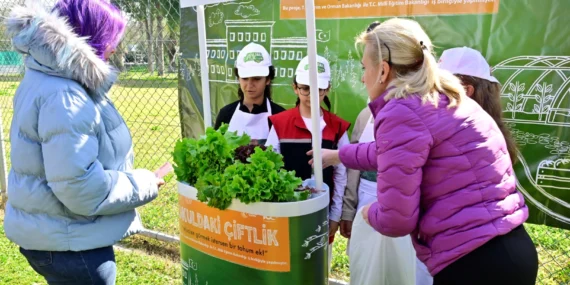 Çocuklar toprakla buluşuyor, geleceğe yeşil bir adım atıyor haberi
