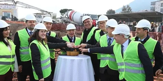 DEÜ’den Sağlıkta Yatırım Atağı: Yeni Diş Hastanesi’nin Temeli Atıldı haberi