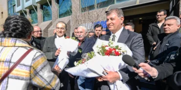 DİSK'ten İzmir Büyükşehir'e çiçekli ziyaret haberi