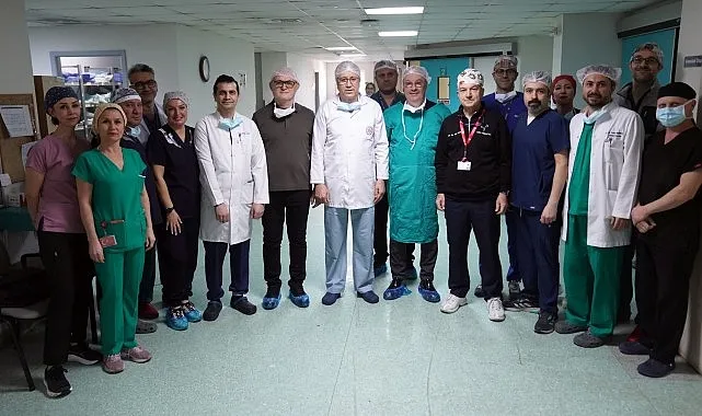 “Da Vinci X Robotik Cerrahi Sistemi”nin son jenerasyon modeli EÜTF Hastanesine kazandırıldı haberi