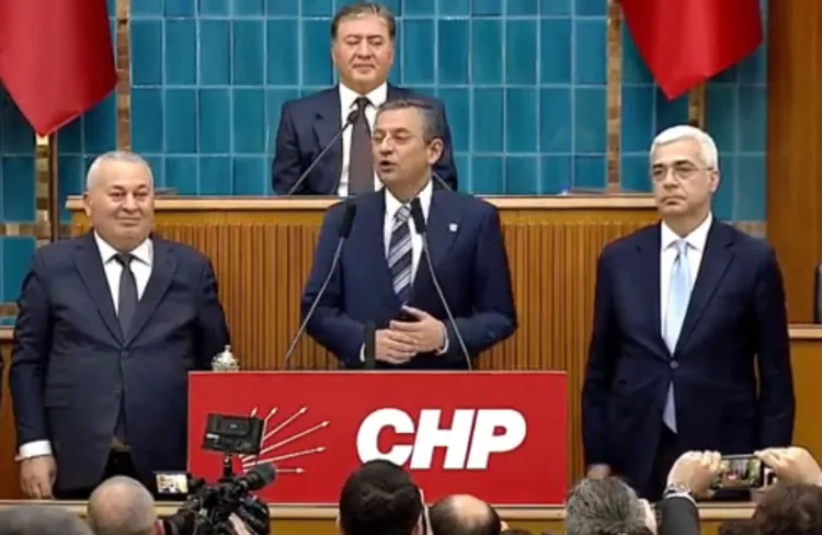Demokrat Parti'den CHP'ye geçtiler! haberi