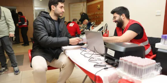 Dev adamlar kan bağışında bulundu haberi