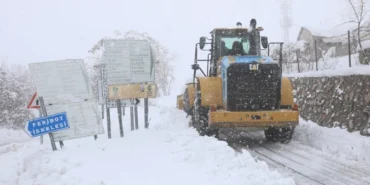Diyarbakır'da 439 kilometre yol ulaşıma açıldı haberi