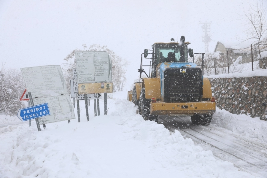 Diyarbakır'da 439 kilometre yol ulaşıma açıldı haberi