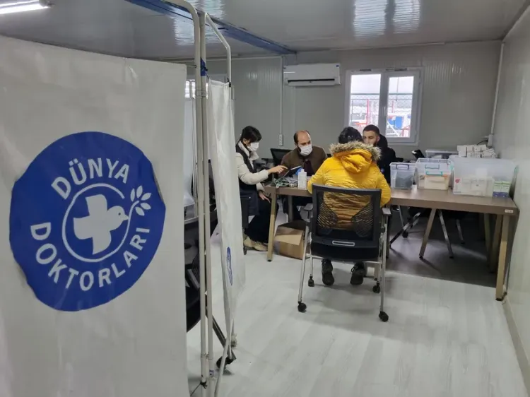 Dünya Doktorları iki yılda 50 bin depremzedeye hizmet verdi haberi
