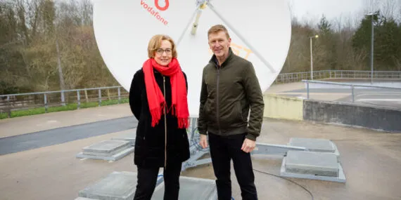 Dünyanın ilk uzay video görüşmesi yapıldı haberi