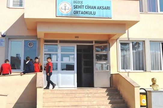 Düzce'de 5 öğrenci yediklerinden rahatsızlandı! haberi