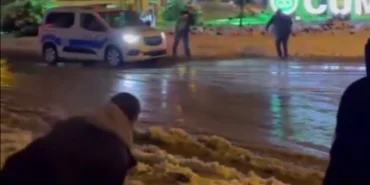 Düzce'de polisler çocuklarla kartopu oynadı! haberi