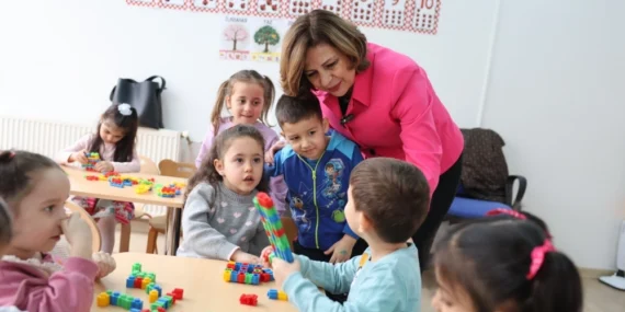 ESMEK Oyun Evleri ebeveynlerin yüzünü güldürüyor haberi