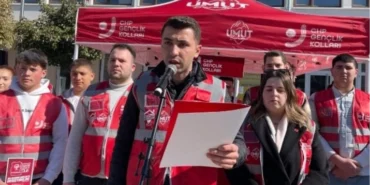 Edirne'de CHP'li gençlerden 'Senin yerin CHP' çağrısı haberi