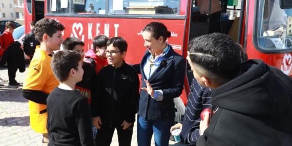 Efes Selçuk’ta öğrenciler mutlu! Kent Lokantası Öğrenci Otobüsünde yemek 10 TL! haberi