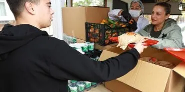 Efes Selçuk’ta öğrencilere Gıda Dayanışması ve Öğrenci Otobüsü desteği haberi