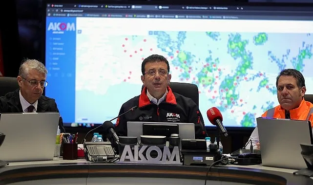 Ekrem İmamoğlu İstanbul’un Karla Mücadelesini AKOM’dan Takip Etti haberi