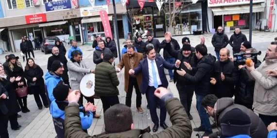 Ercan Özel işçinin yüzünü güldürdü haberi