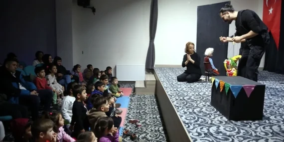 Eskişehir kırsalında çocuklara Pinokyo oyunu haberi