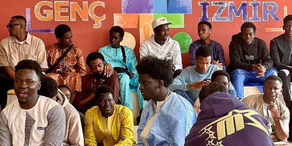 Gambiyalı öğrenciler İzmirli gençlerle buluştu haberi