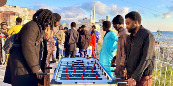 Gambiyalı öğrenciler İzmirli gençlerle buluştu haberi