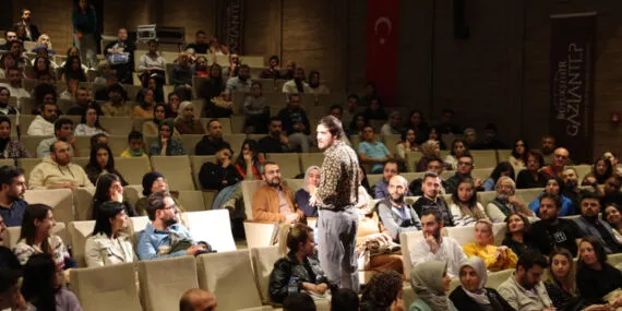 Gaziantep Şehir Tiyatrosu 2024'ü dolu dolu geçirdi haberi