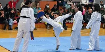 Gaziemir’in taekwondocuları kuşak heyecanı yaşadı haberi