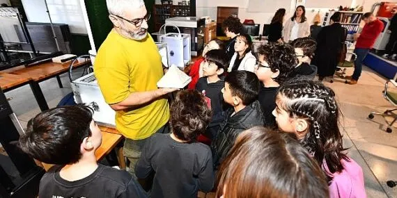 Geleceğin girişimcileri, fikirlerinin temellerini FabrikaLab İzmir’de attı haberi