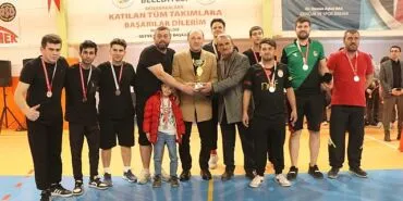 Geyve’de Turnuvanın Şampiyonu Gençlik Merkezi haberi