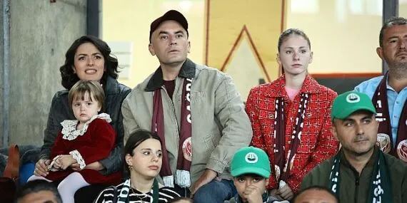 Giray Altınok ve Ezgi Mola’yı Başrollerinde Buluşturan ‘Başka Bir Sen’den Yeni Tanıtım Yayınlandı haberi