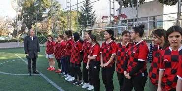 Güzelbahçe Belediyesi Kız Futbol Takımı'ndan iddialı başlangıç haberi